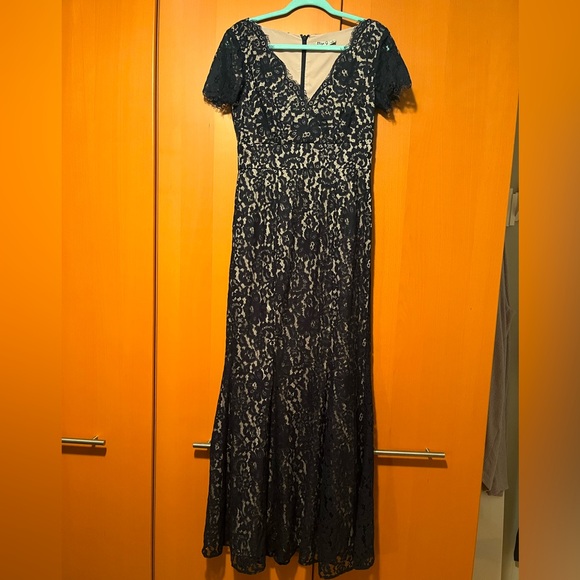 Beautiful elegant long navy blue dress with creamy beige underlying Size 8 - Picture 3 of 3